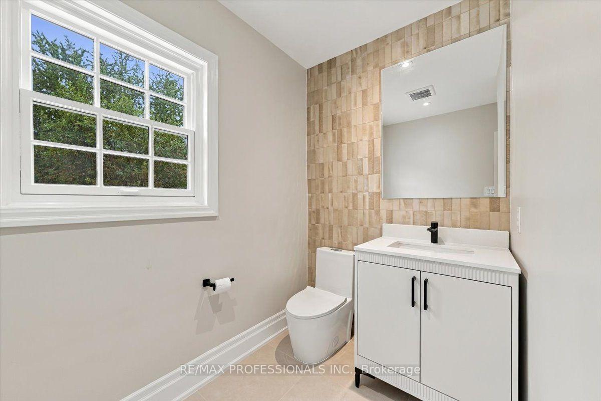 Photo 20 of 53 Edenvale Crescent, Etobicoke, Edenbridge-Humber Valley — HOMEH