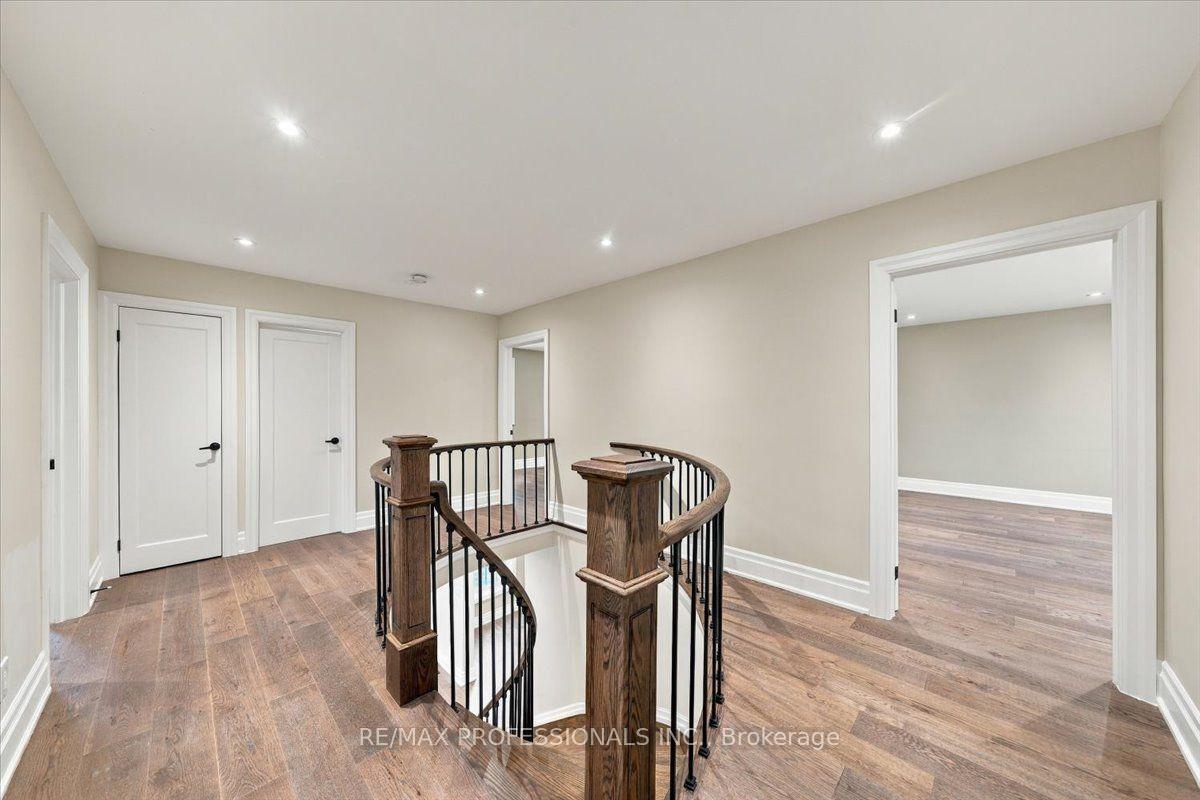 Photo 23 of 53 Edenvale Crescent, Etobicoke, Edenbridge-Humber Valley — HOMEH