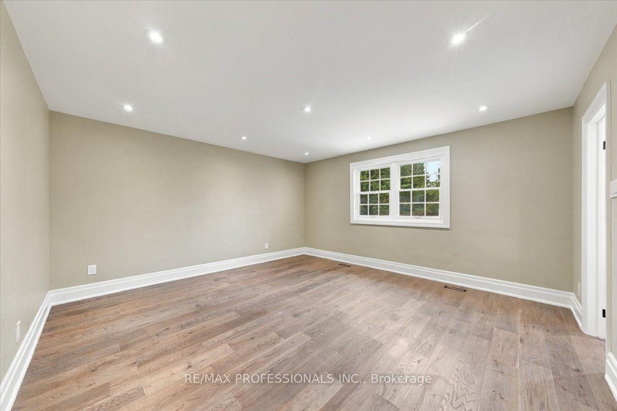 Photo 24 of 53 Edenvale Crescent, Etobicoke, Edenbridge-Humber Valley — HOMEH