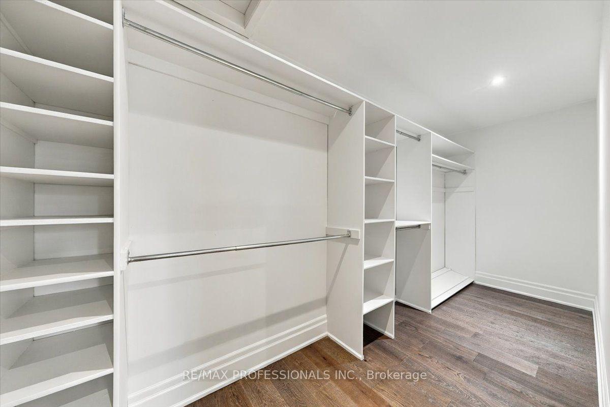 Photo 26 of 53 Edenvale Crescent, Etobicoke, Edenbridge-Humber Valley — HOMEH