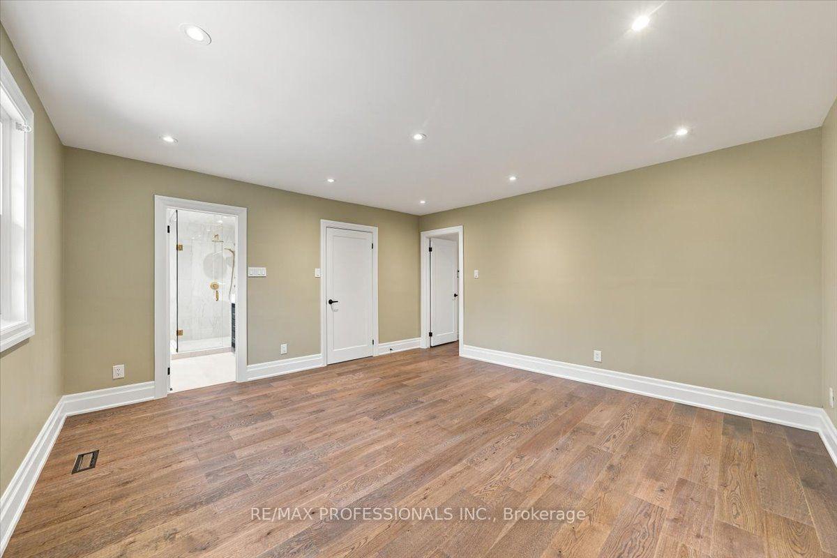 Photo 25 of 53 Edenvale Crescent, Etobicoke, Edenbridge-Humber Valley — HOMEH