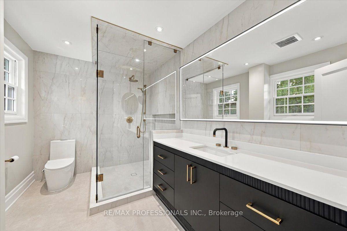 Photo 27 of 53 Edenvale Crescent, Etobicoke, Edenbridge-Humber Valley — HOMEH