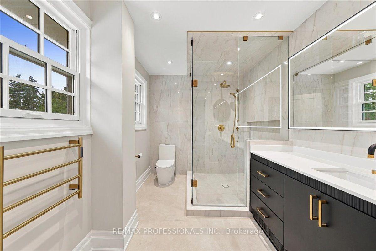 Photo 28 of 53 Edenvale Crescent, Etobicoke, Edenbridge-Humber Valley — HOMEH
