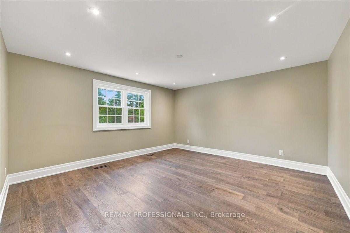 Photo 29 of 53 Edenvale Crescent, Etobicoke, Edenbridge-Humber Valley — HOMEH