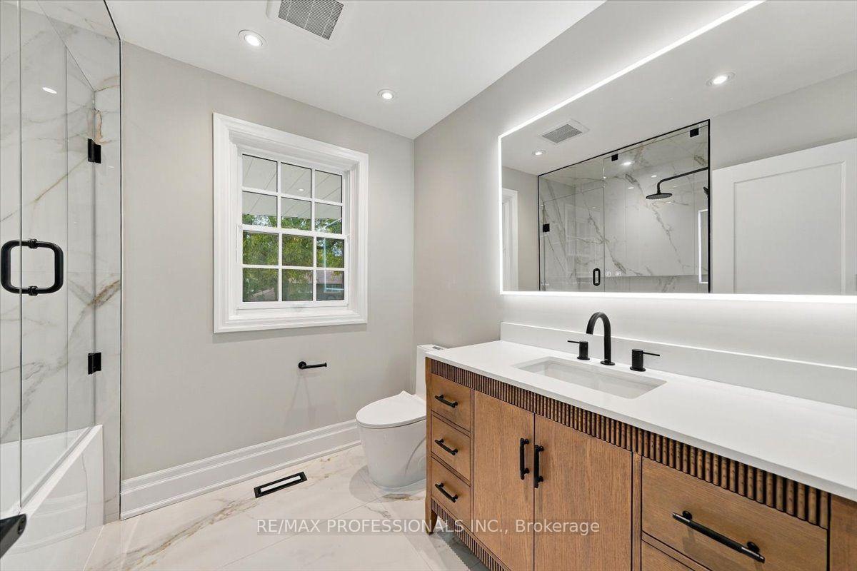 Photo 34 of 53 Edenvale Crescent, Etobicoke, Edenbridge-Humber Valley — HOMEH