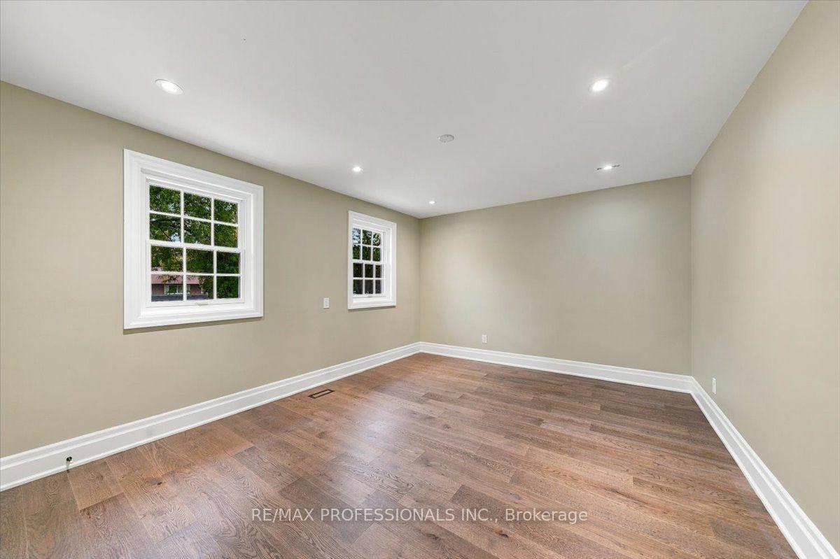 Photo 36 of 53 Edenvale Crescent, Etobicoke, Edenbridge-Humber Valley — HOMEH