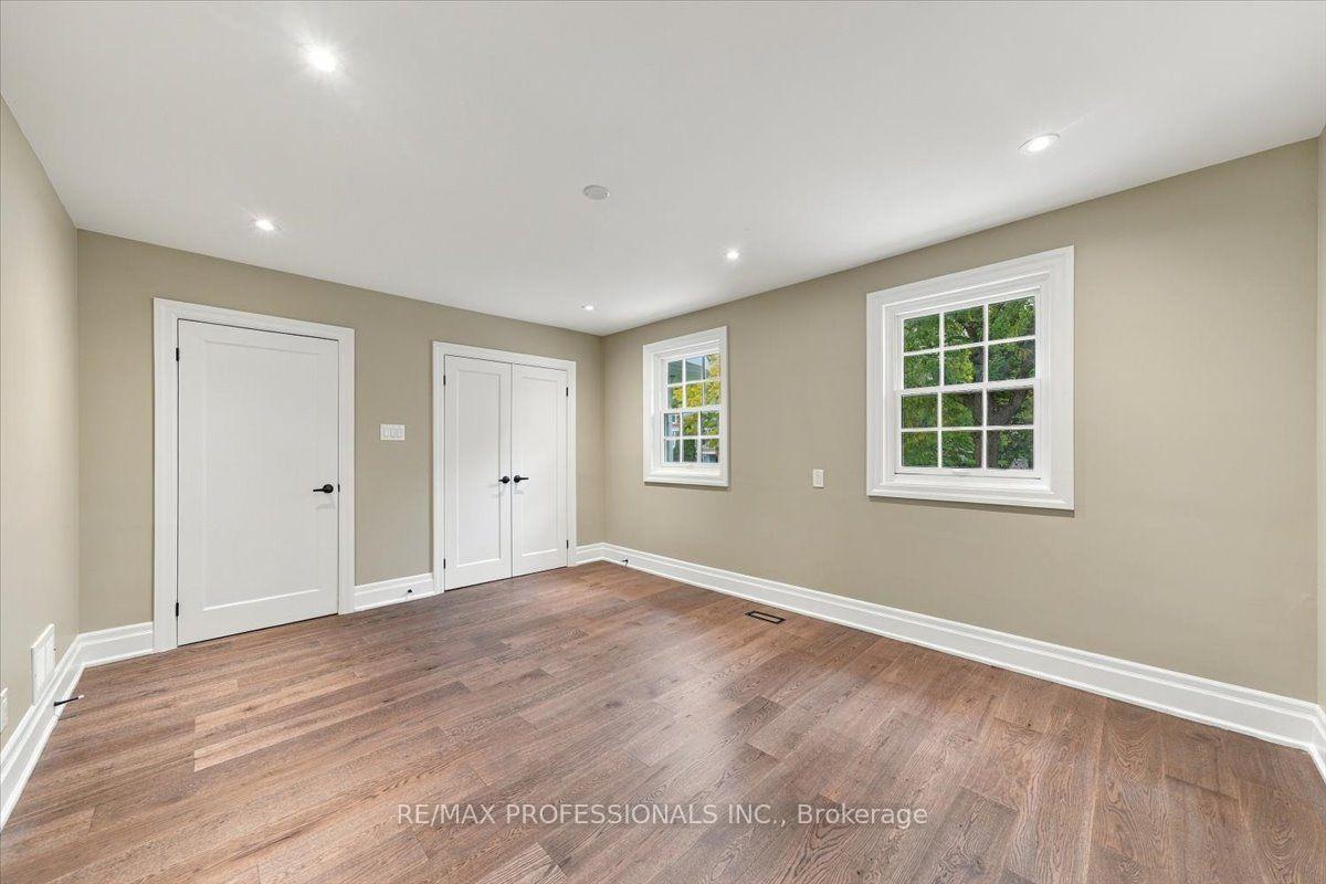 Photo 37 of 53 Edenvale Crescent, Etobicoke, Edenbridge-Humber Valley — HOMEH