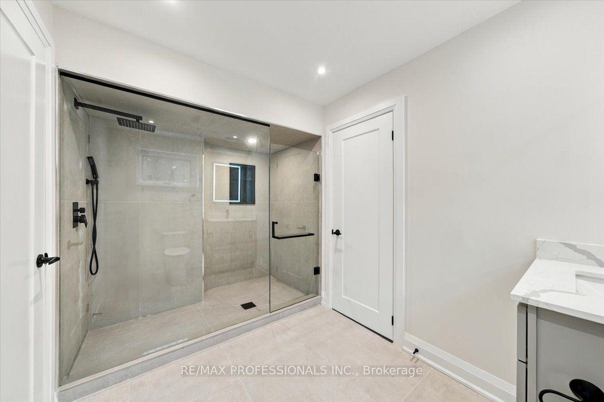 Photo 45 of 53 Edenvale Crescent, Etobicoke, Edenbridge-Humber Valley — HOMEH