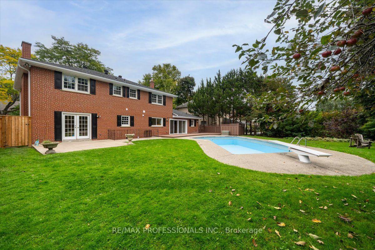 Photo 46 of 53 Edenvale Crescent, Etobicoke, Edenbridge-Humber Valley — HOMEH