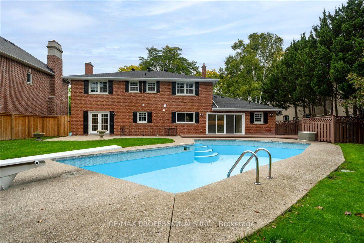 Photo 48 of 53 Edenvale Crescent, Etobicoke, Edenbridge-Humber Valley — HOMEH