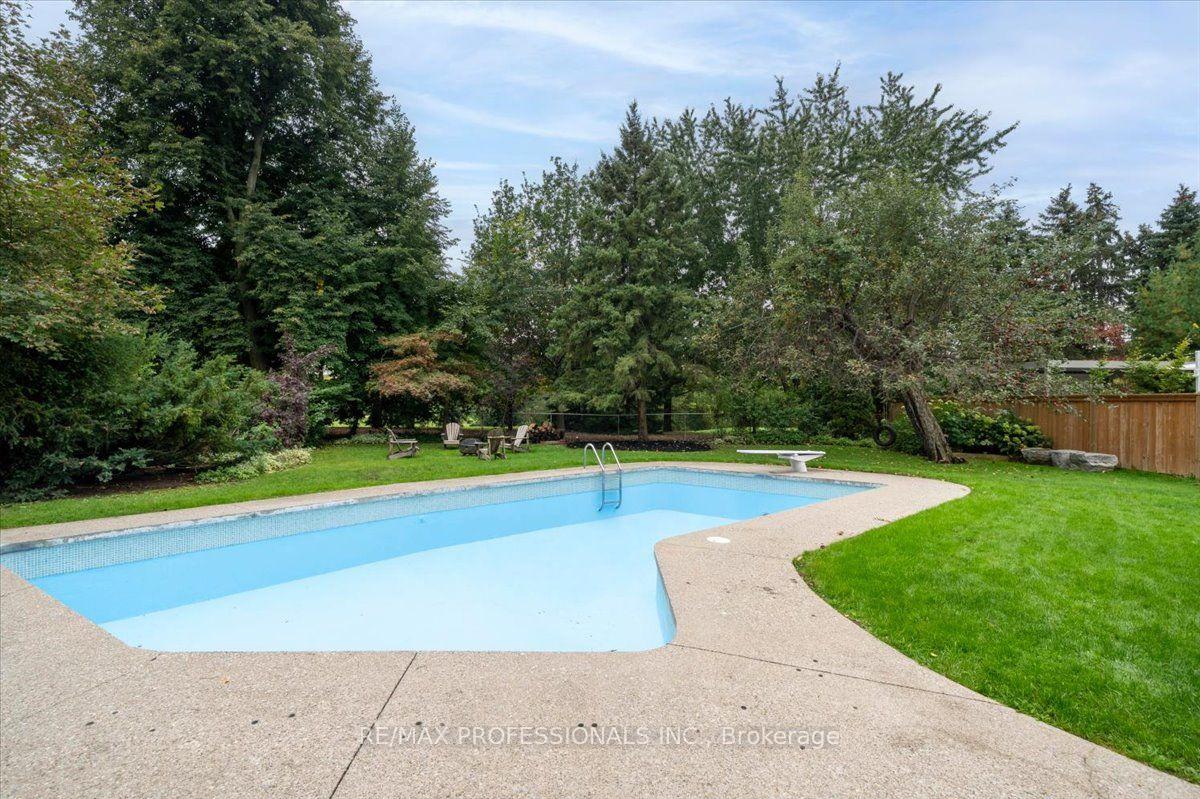 Photo 52 of 53 Edenvale Crescent, Etobicoke, Edenbridge-Humber Valley — HOMEH
