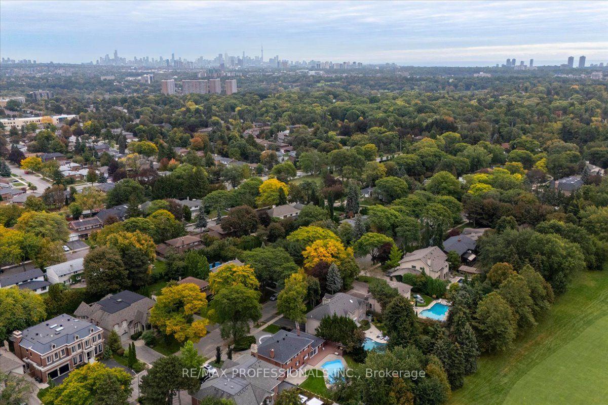 Photo 56 of 53 Edenvale Crescent, Etobicoke, Edenbridge-Humber Valley — HOMEH
