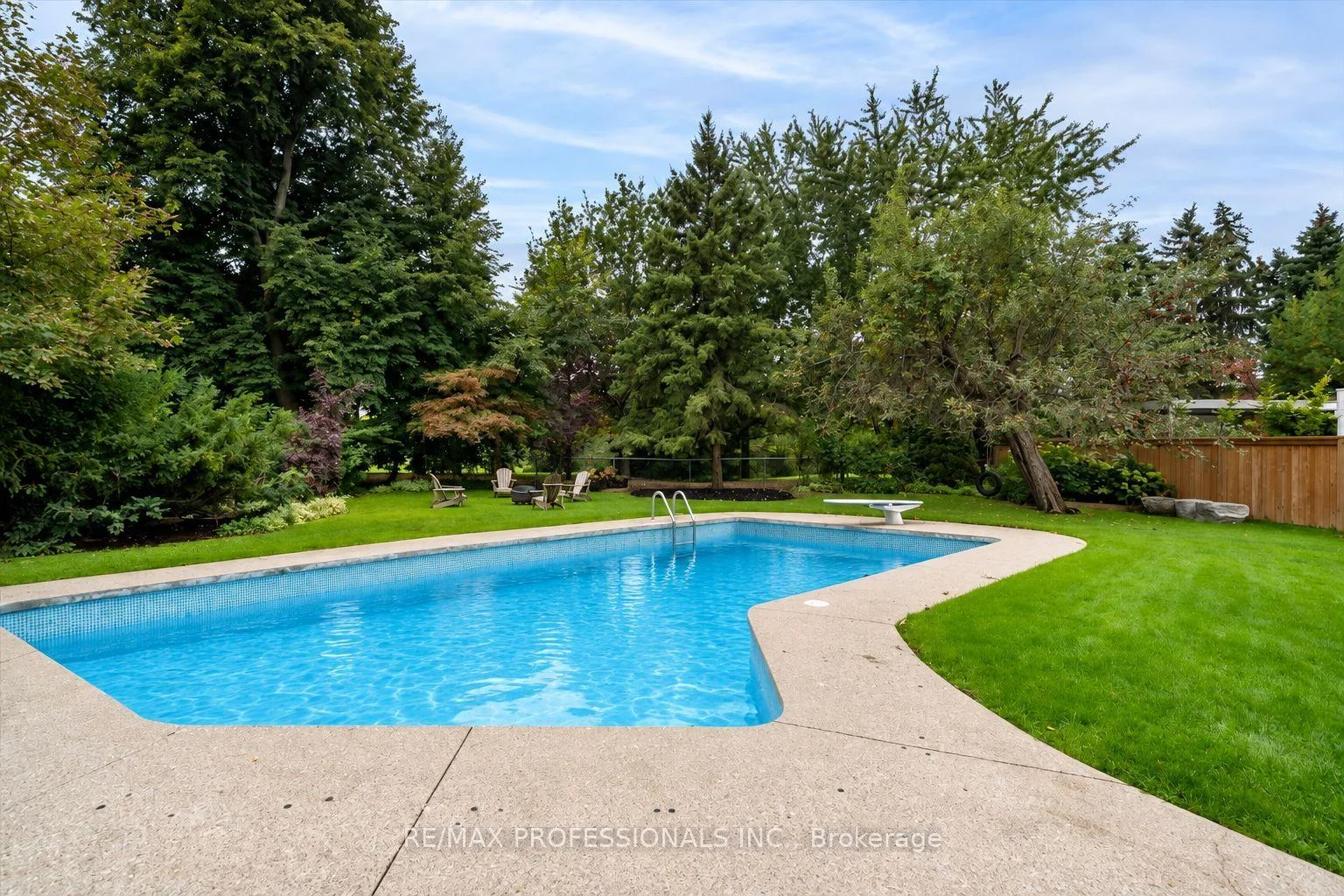 Photo 47 of 53 Edenvale Crescent, Etobicoke, Edenbridge-Humber Valley — HOMEH