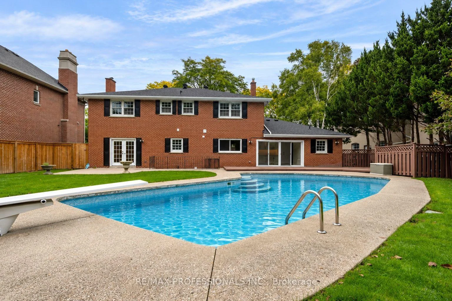 Photo 49 of 53 Edenvale Crescent, Etobicoke, Edenbridge-Humber Valley — HOMEH