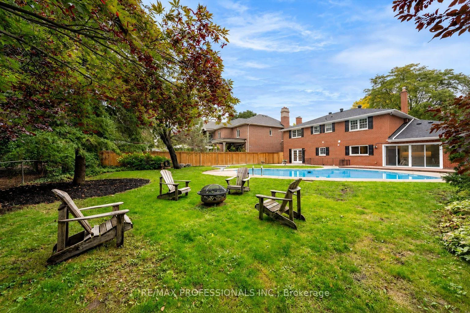 Photo 54 of 53 Edenvale Crescent, Etobicoke, Edenbridge-Humber Valley — HOMEH