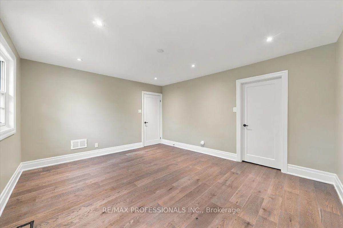 Photo 60 of 53 Edenvale Crescent, Etobicoke, Edenbridge-Humber Valley — HOMEH