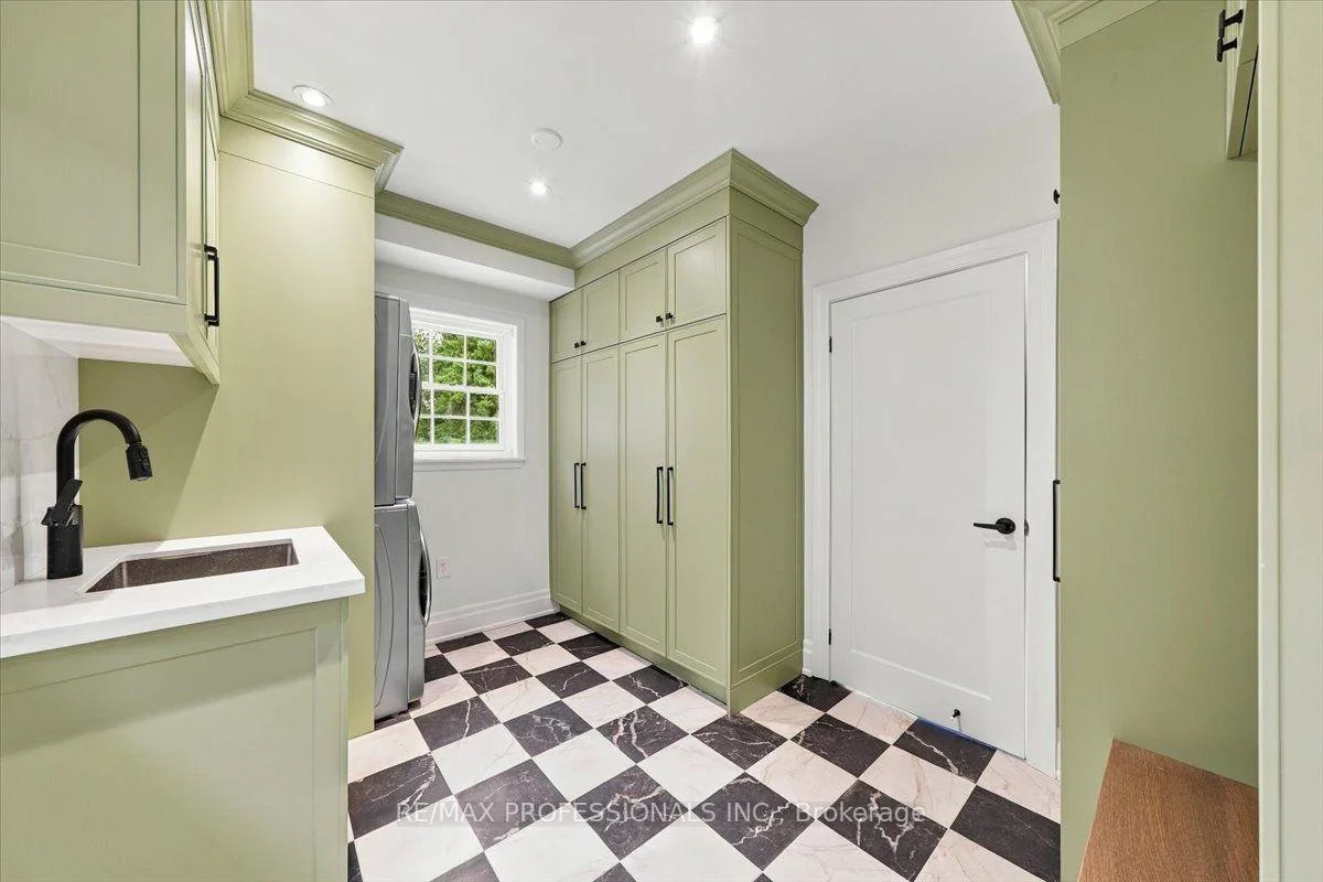 Photo 62 of 53 Edenvale Crescent, Etobicoke, Edenbridge-Humber Valley — HOMEH