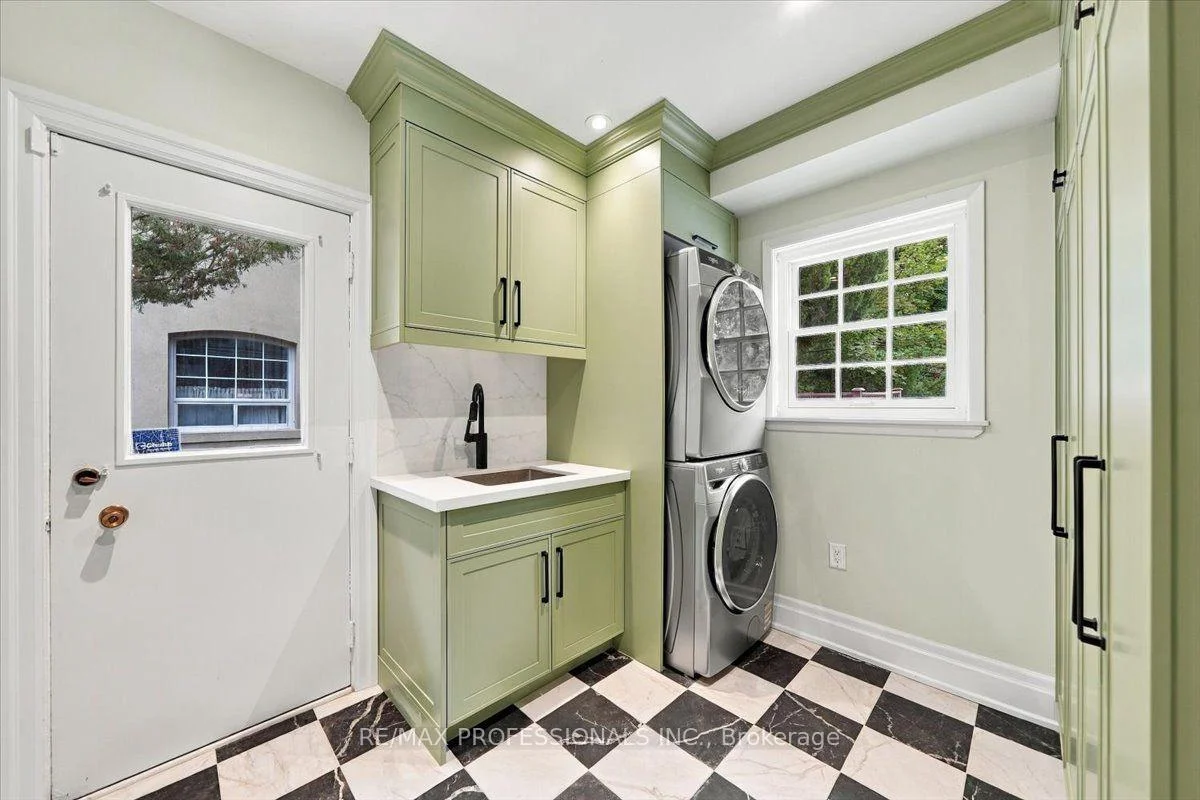 Photo 63 of 53 Edenvale Crescent, Etobicoke, Edenbridge-Humber Valley — HOMEH