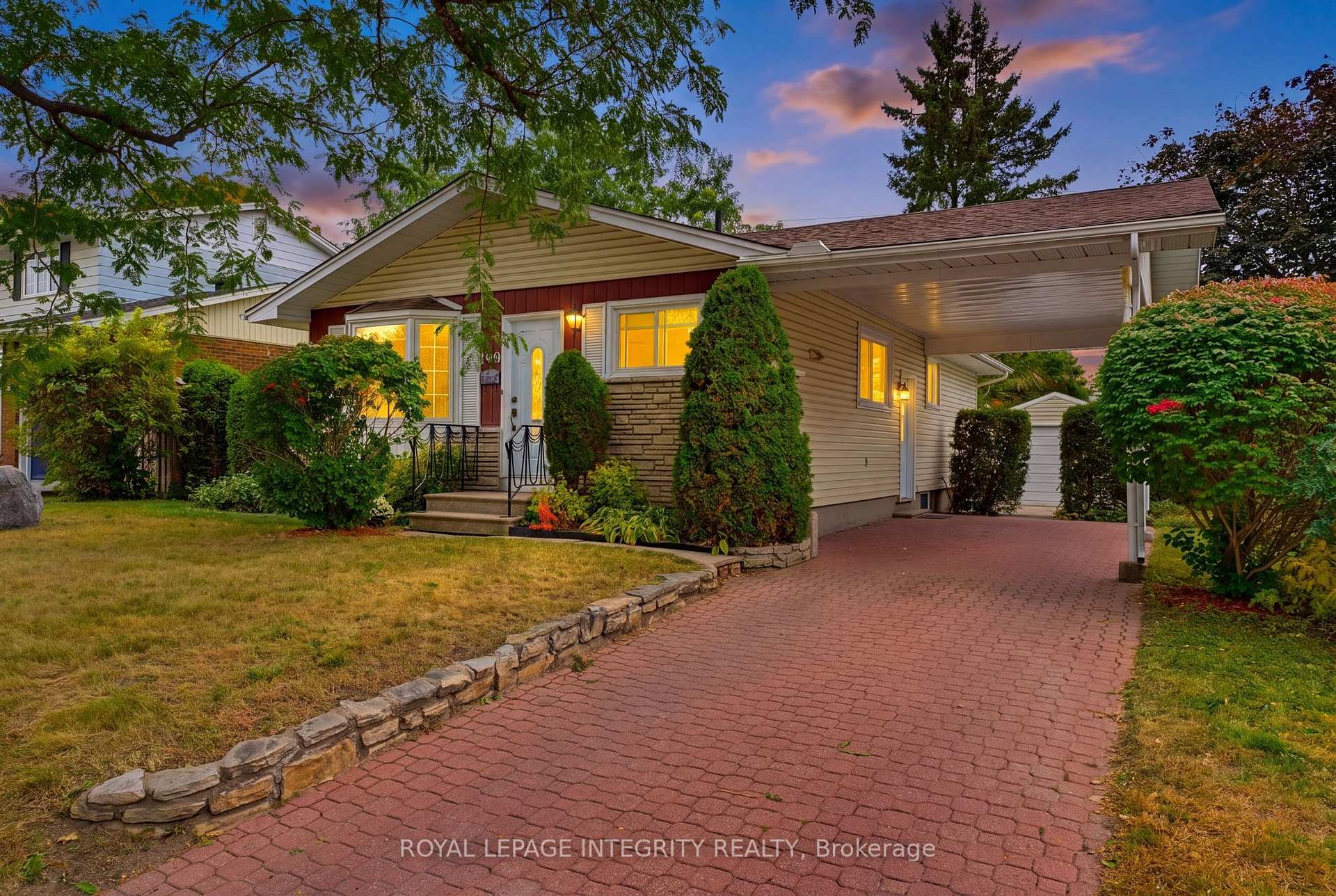 Photo of 1840 Featherston Drive