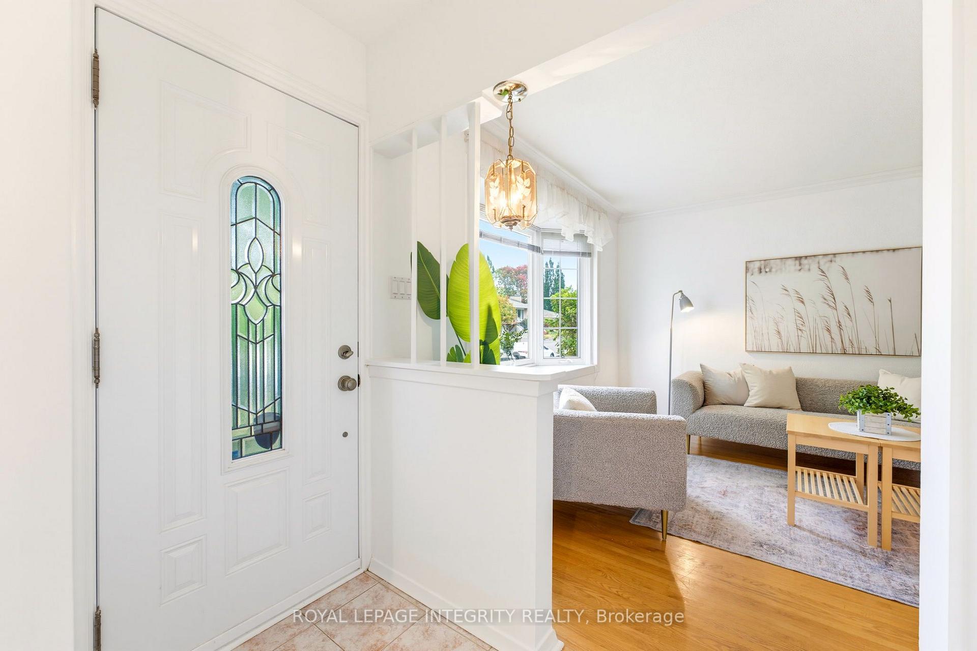 Photo 7 of 1840 Featherston Drive, Ottawa, Guildwood Estates - Urbandale Acres — HOMEH
