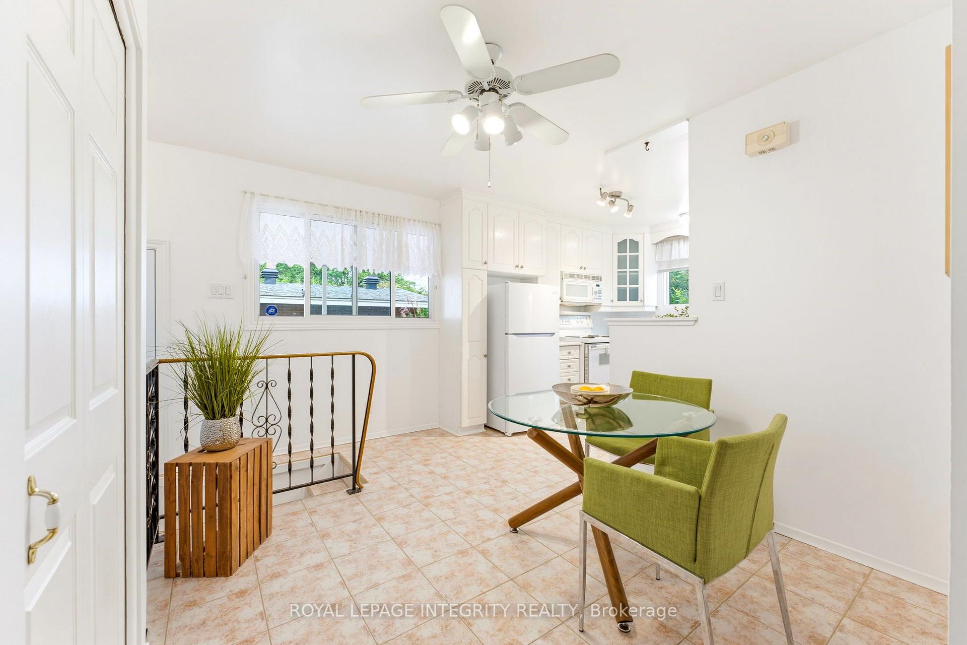 Photo 15 of 1840 Featherston Drive, Ottawa, Guildwood Estates - Urbandale Acres — HOMEH