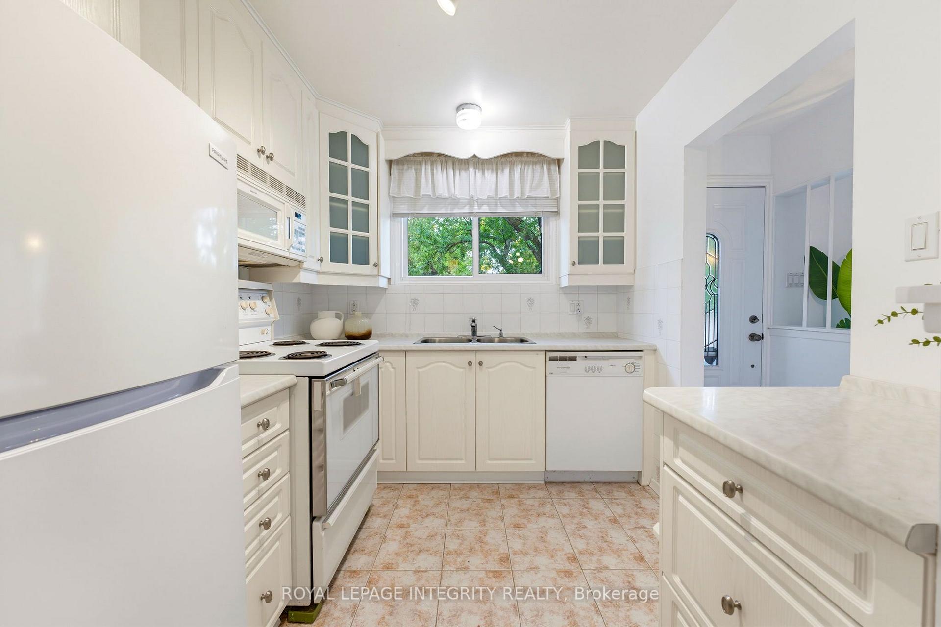 Photo 20 of 1840 Featherston Drive, Ottawa, Guildwood Estates - Urbandale Acres — HOMEH