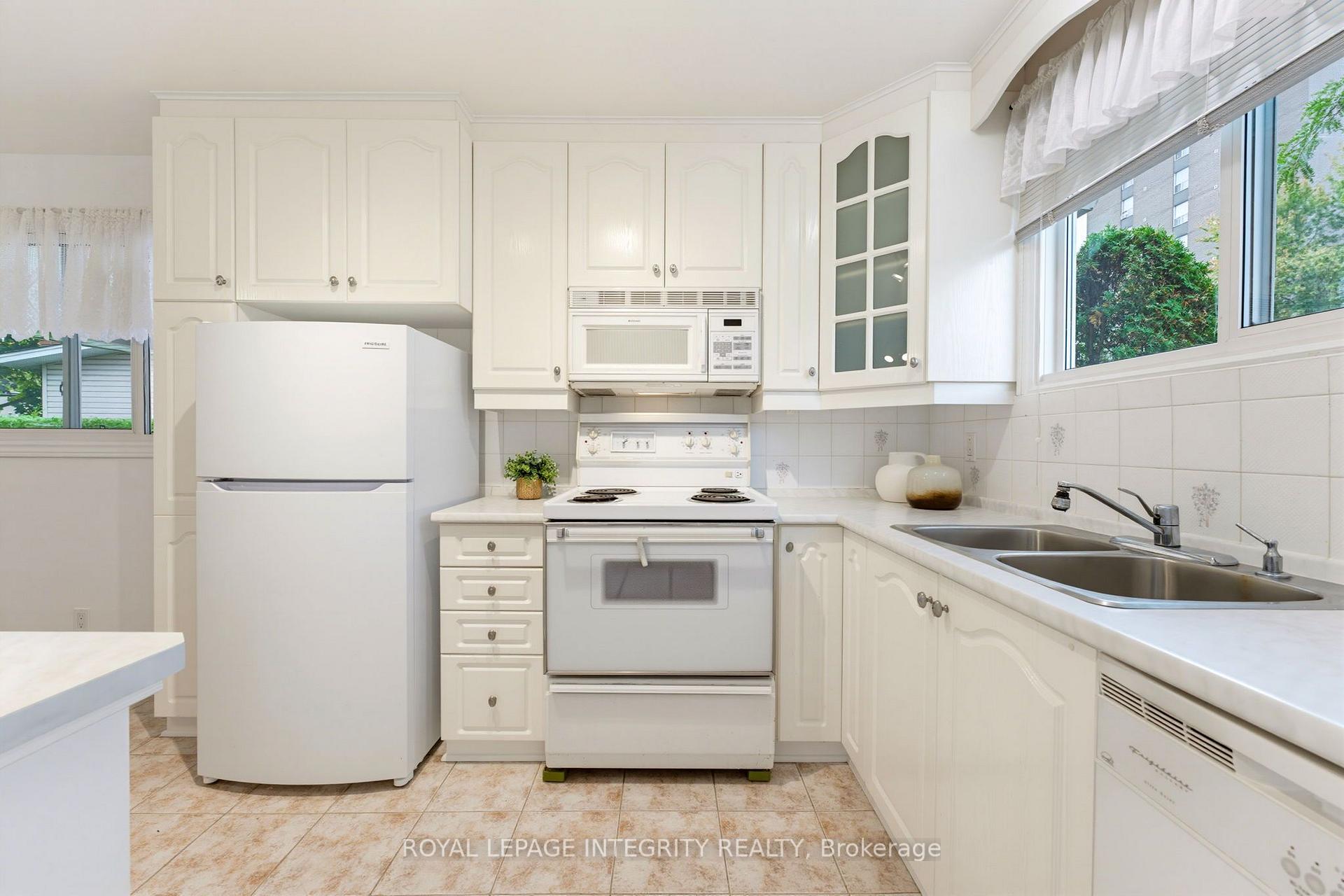 Photo 22 of 1840 Featherston Drive, Ottawa, Guildwood Estates - Urbandale Acres — HOMEH