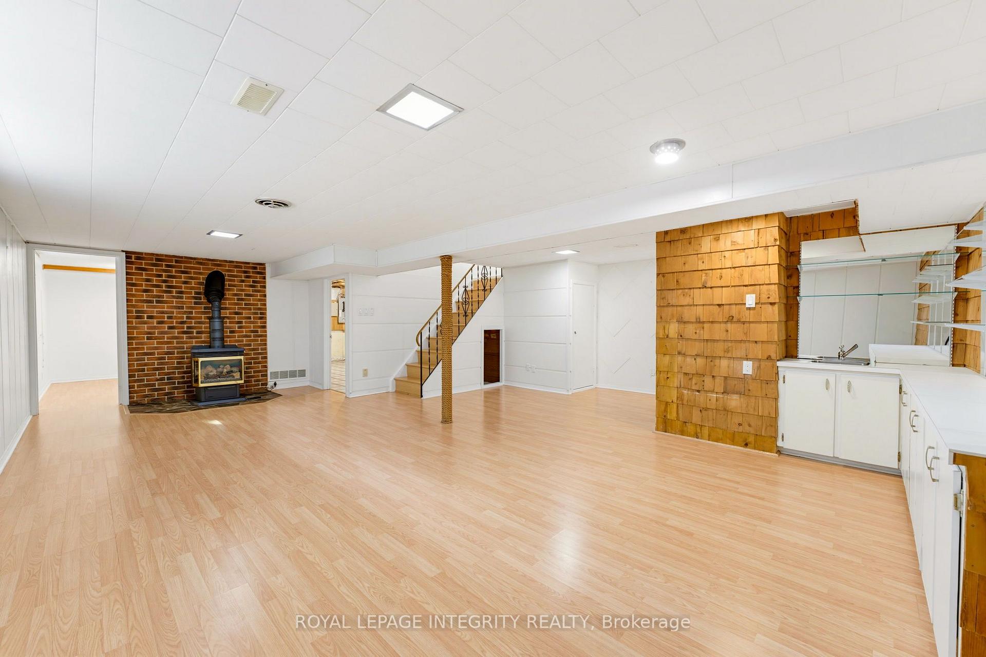 Photo 30 of 1840 Featherston Drive, Ottawa, Guildwood Estates - Urbandale Acres — HOMEH