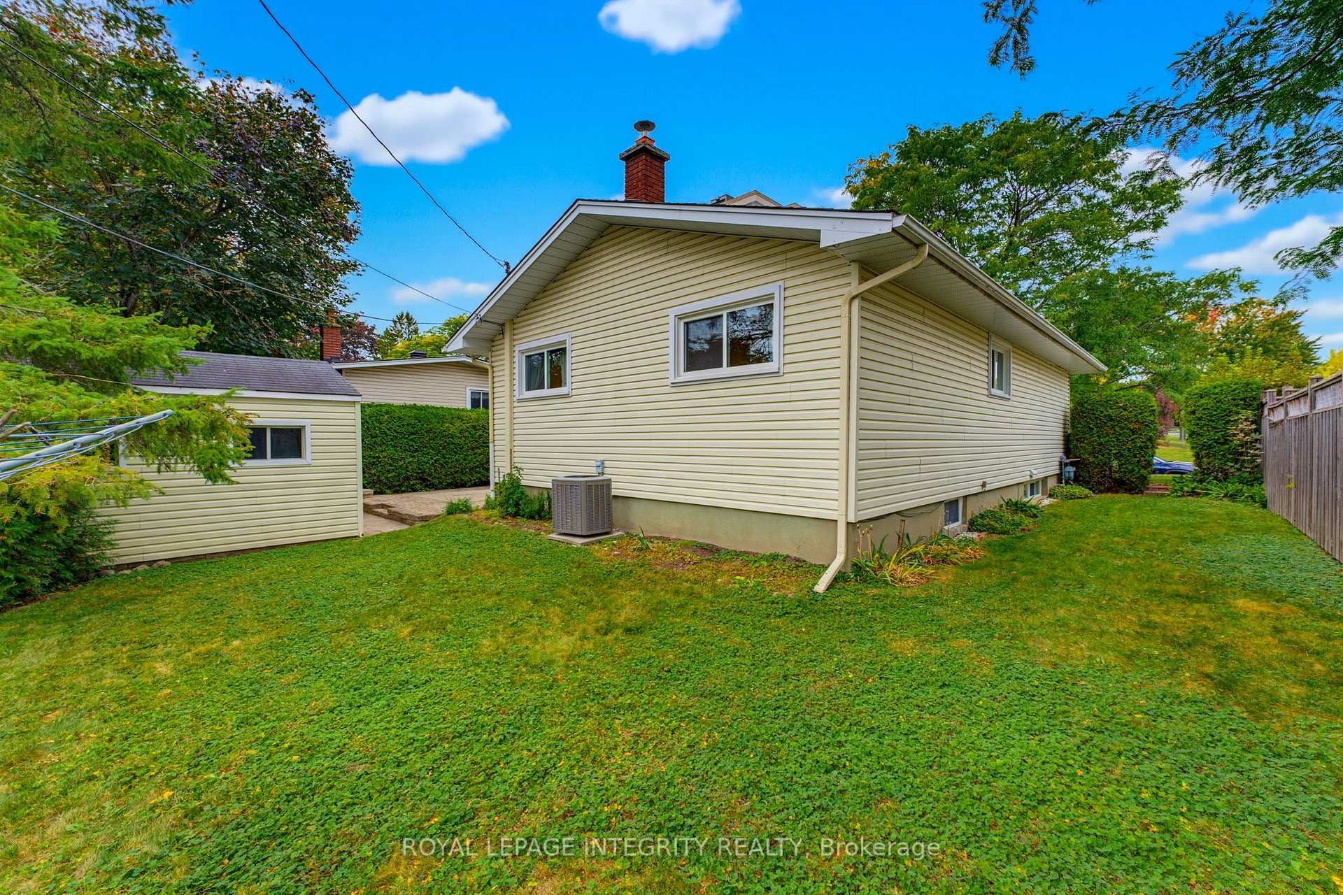 Photo 38 of 1840 Featherston Drive, Ottawa, Guildwood Estates - Urbandale Acres — HOMEH