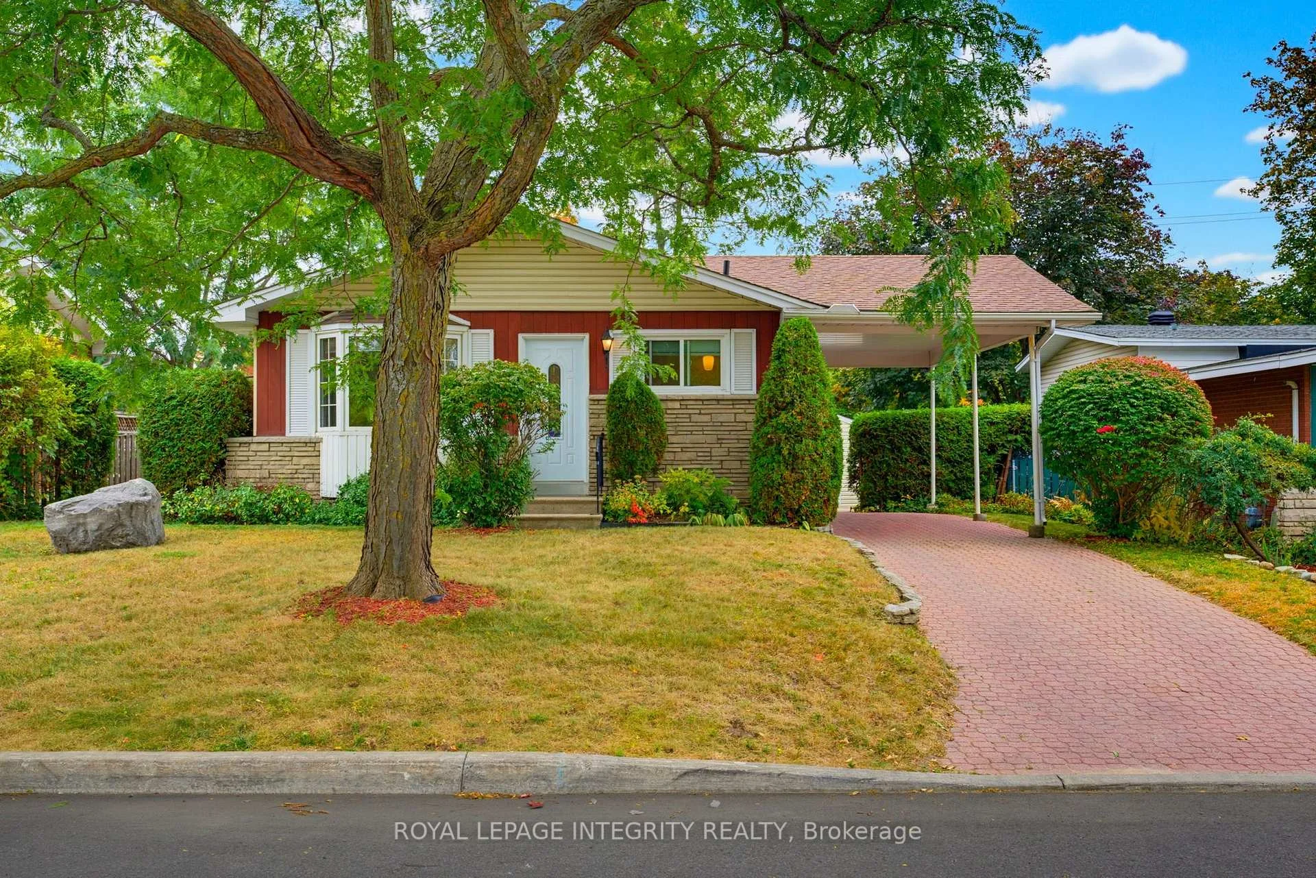 Photo 5 of 1840 Featherston Drive, Ottawa, Guildwood Estates - Urbandale Acres — HOMEH