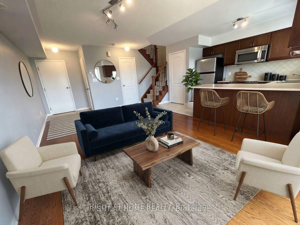 Photo 4 of Unit 10, 35 Hays Boulevard, Oakville, River Oaks — HOMEH