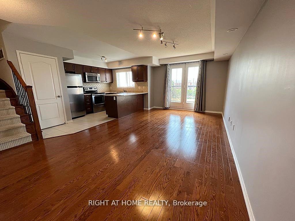 Photo 6 of Unit 10, 35 Hays Boulevard, Oakville, River Oaks — HOMEH