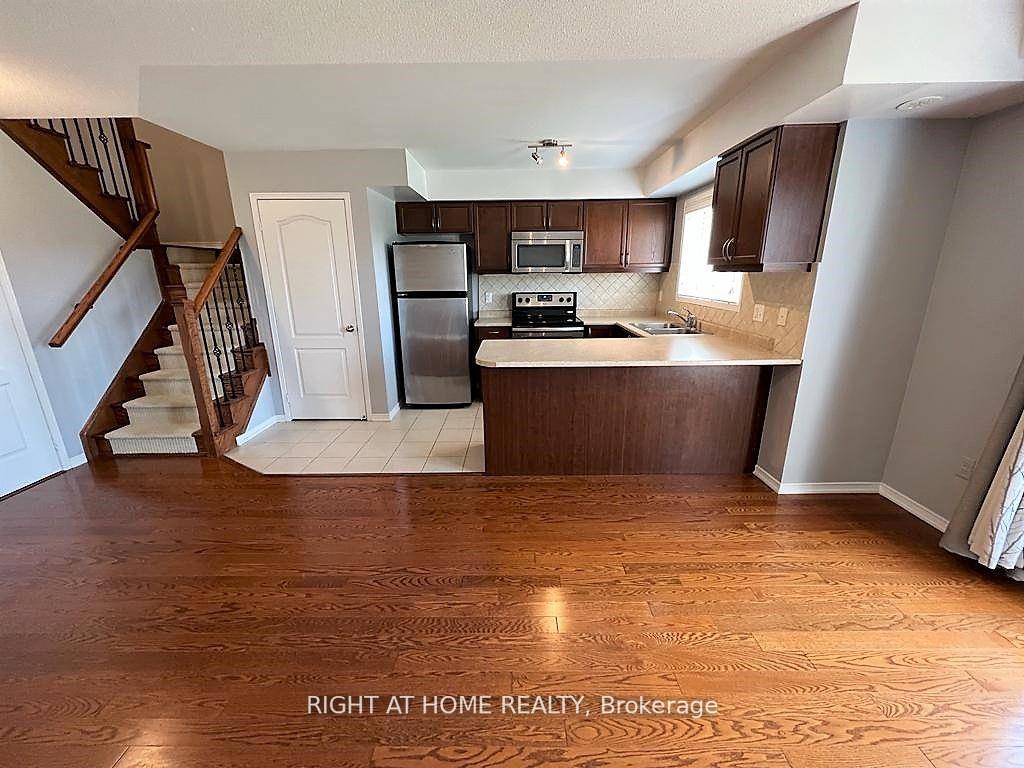 Photo 7 of Unit 10, 35 Hays Boulevard, Oakville, River Oaks — HOMEH