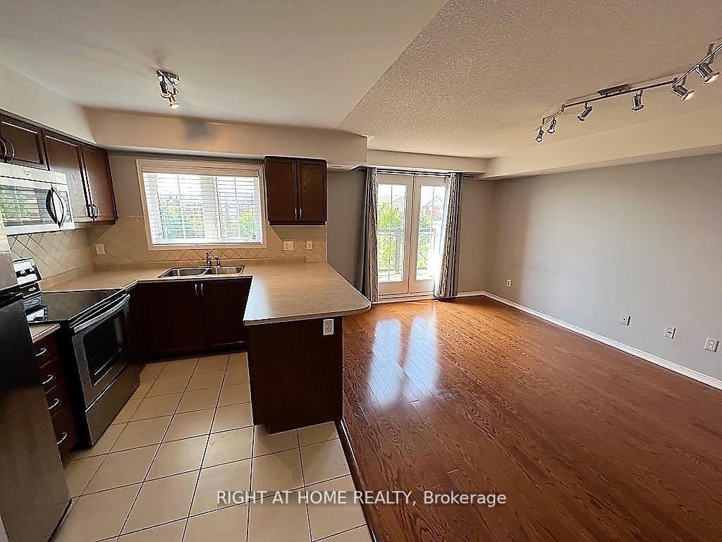 Photo 8 of Unit 10, 35 Hays Boulevard, Oakville, River Oaks — HOMEH
