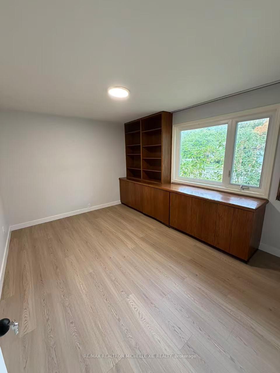 Photo 3 of 85 Three Valleys Drive, North York, Parkwoods-Donalda — HOMEH