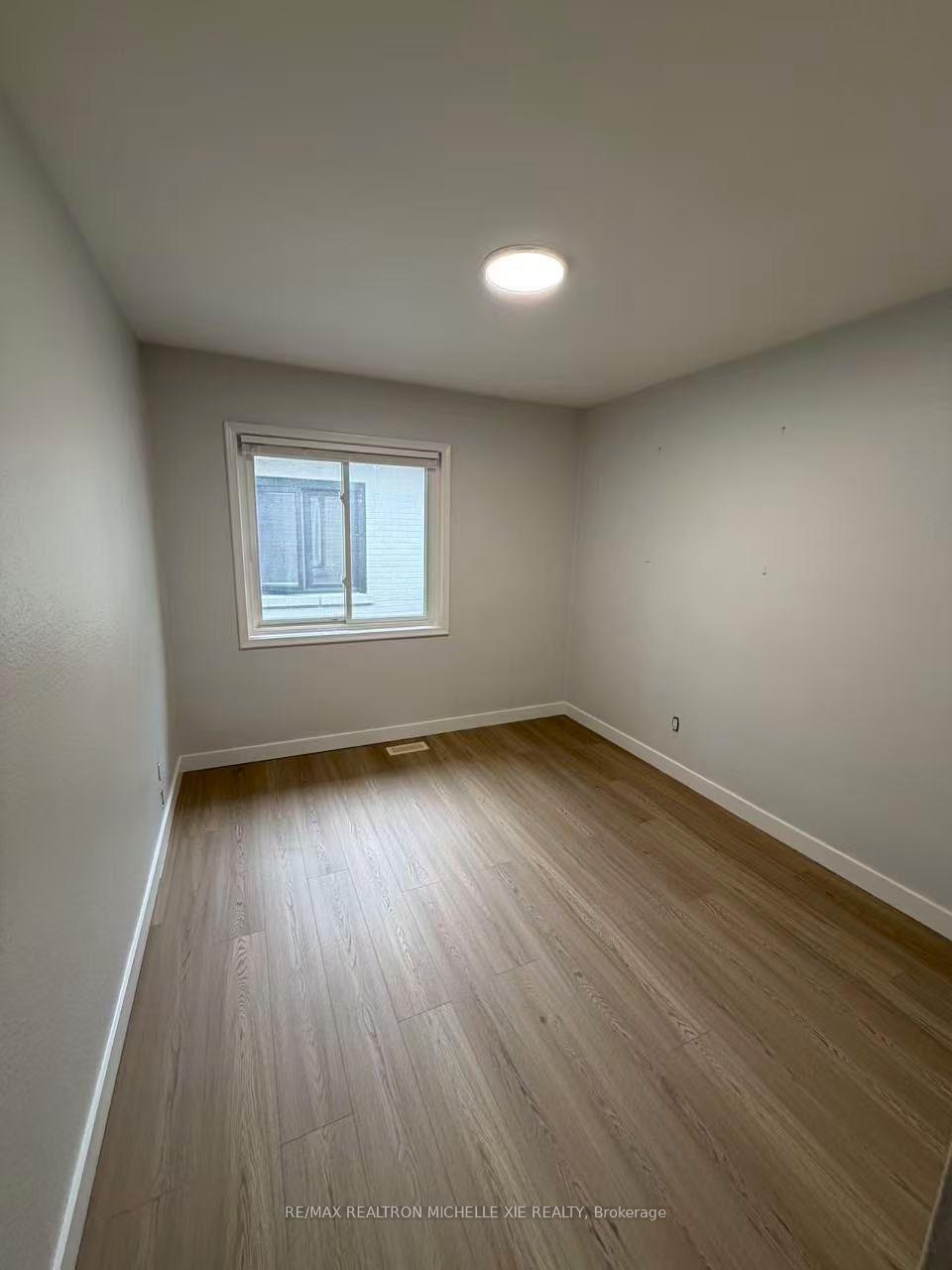 Photo 4 of 85 Three Valleys Drive, North York, Parkwoods-Donalda — HOMEH