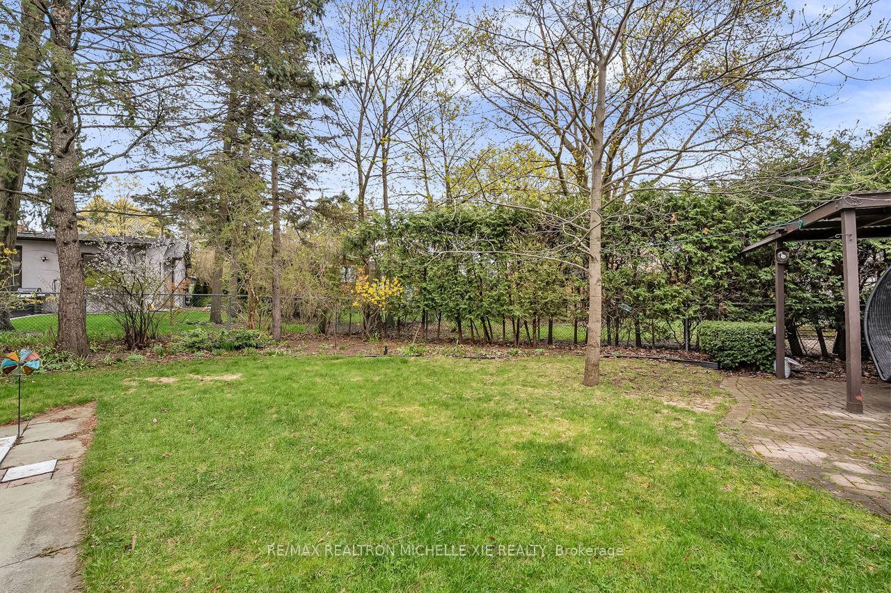 Photo 7 of 85 Three Valleys Drive, North York, Parkwoods-Donalda — HOMEH