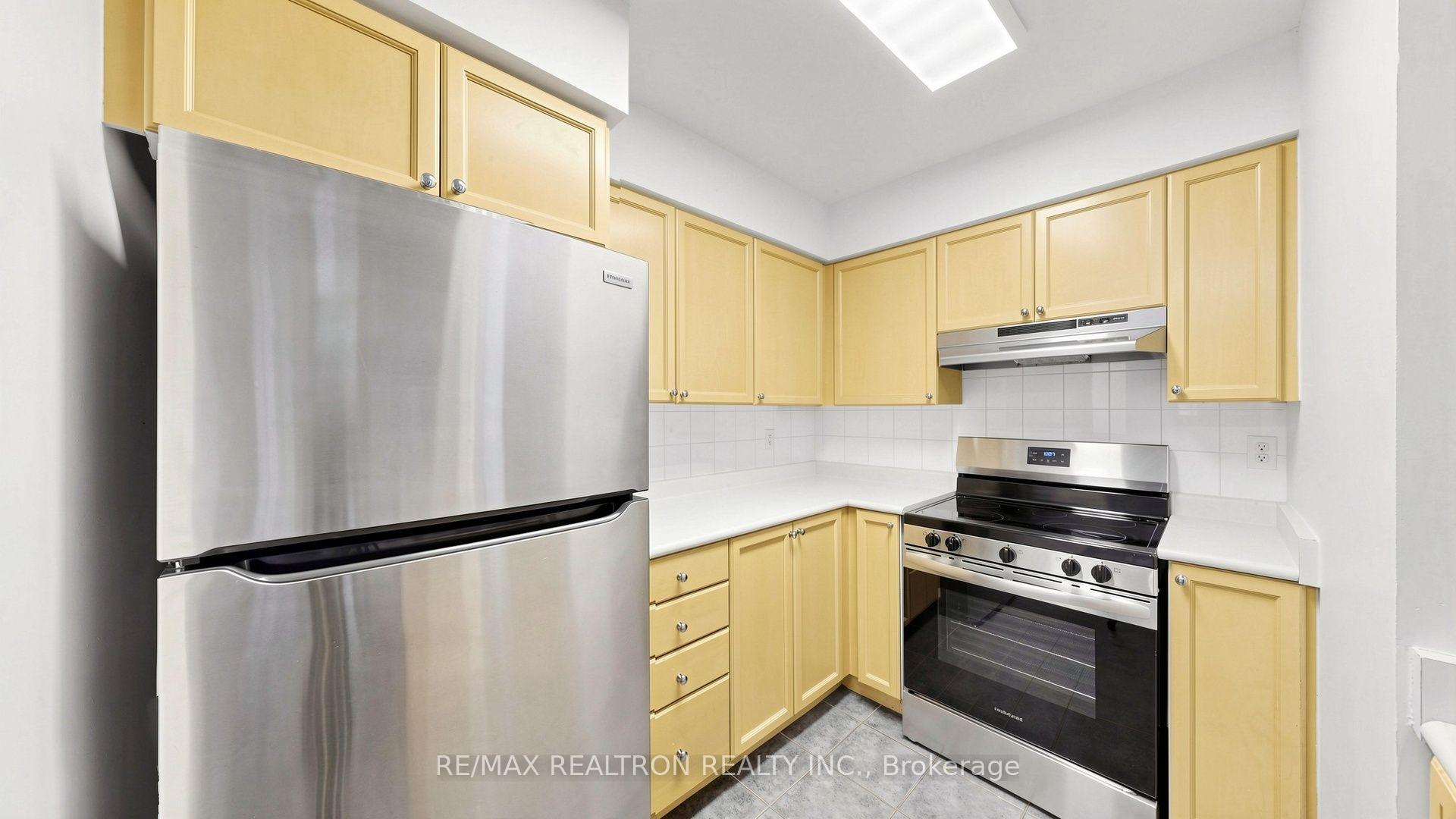 Photo 4 of Unit 207, 28 Empress Avenue, North York, Willowdale East — HOMEH