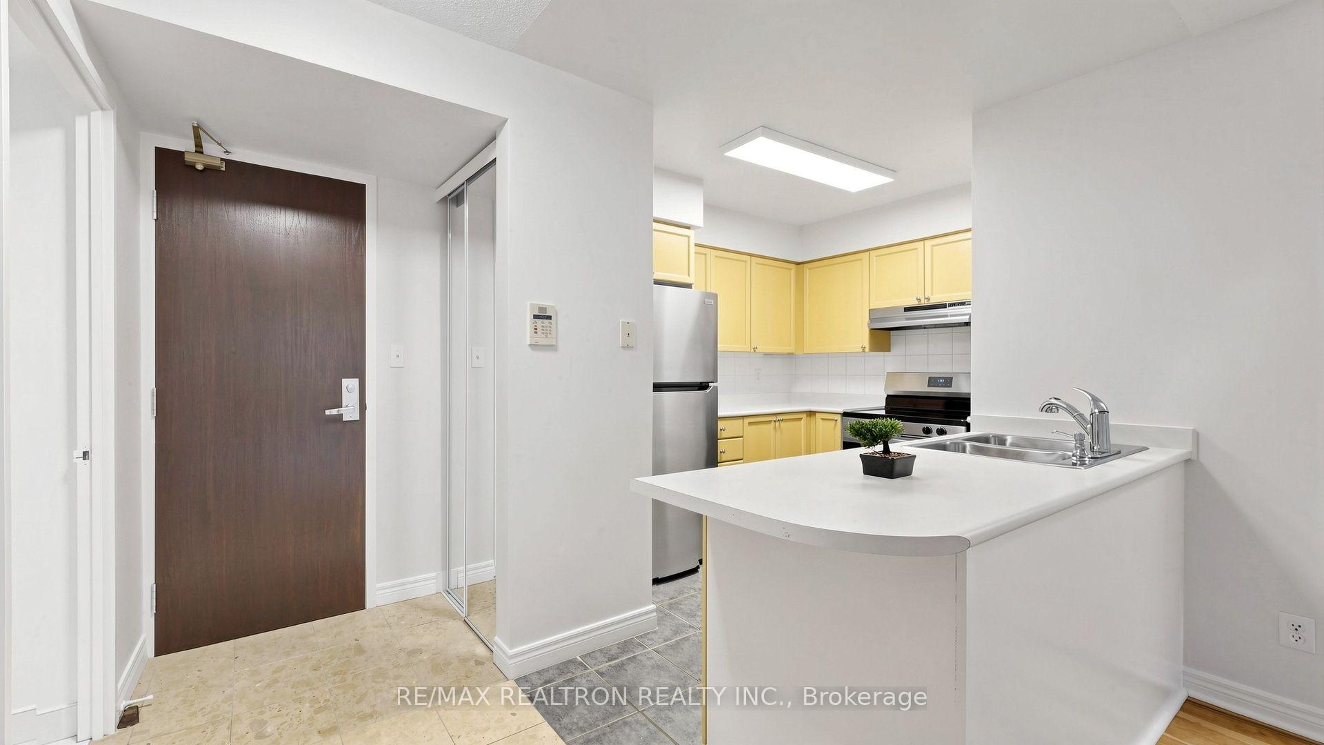 Photo 5 of Unit 207, 28 Empress Avenue, North York, Willowdale East — HOMEH