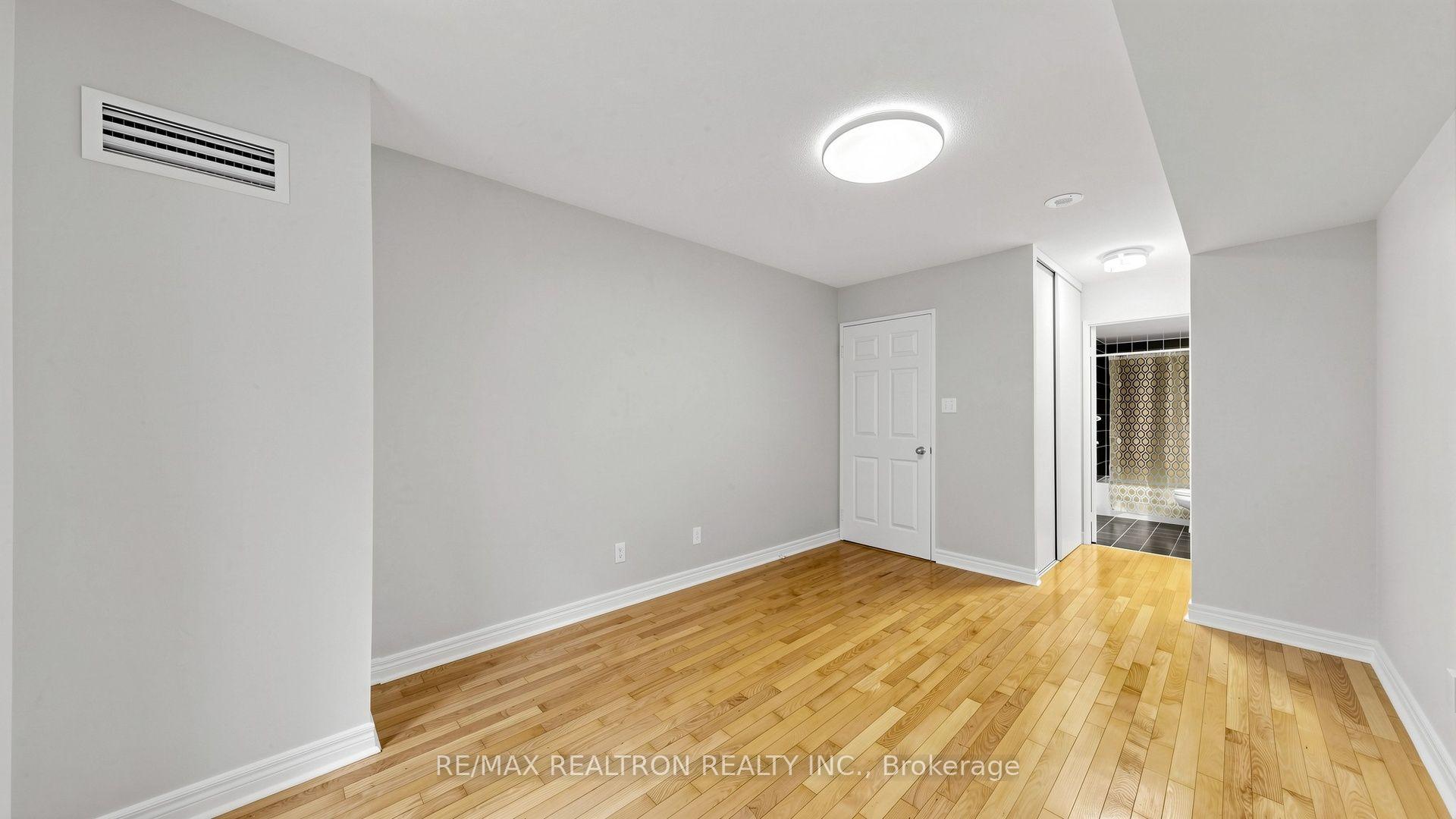 Photo 10 of Unit 207, 28 Empress Avenue, North York, Willowdale East — HOMEH