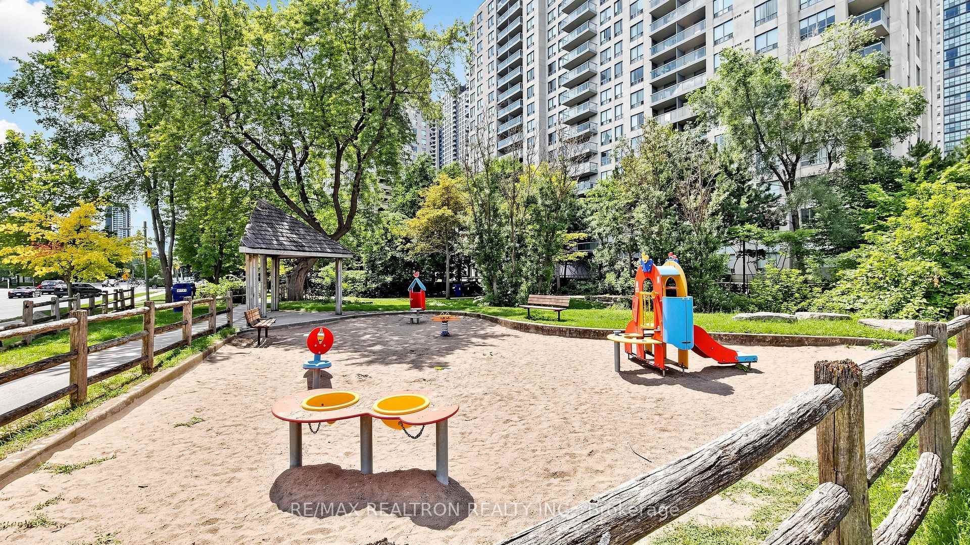 Photo 31 of Unit 207, 28 Empress Avenue, North York, Willowdale East — HOMEH
