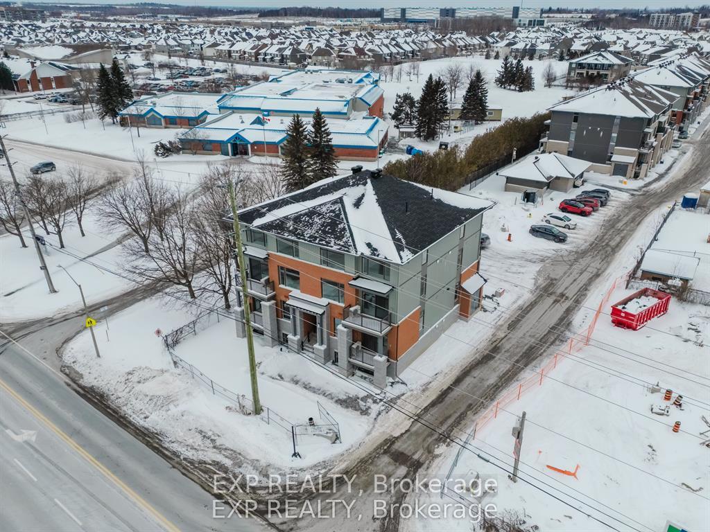 Photo 4 of 201 Silhouette Private, Ottawa, Barrhaven - Cedargrove/Fraserdale — HOMEH