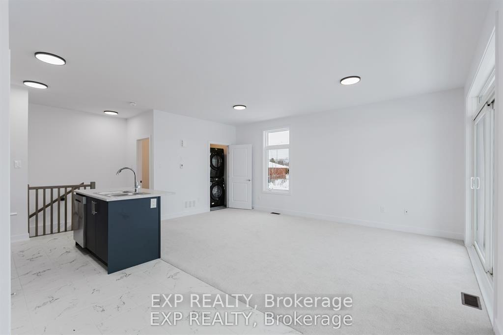 Photo 7 of 201 Silhouette Private, Ottawa, Barrhaven - Cedargrove/Fraserdale — HOMEH