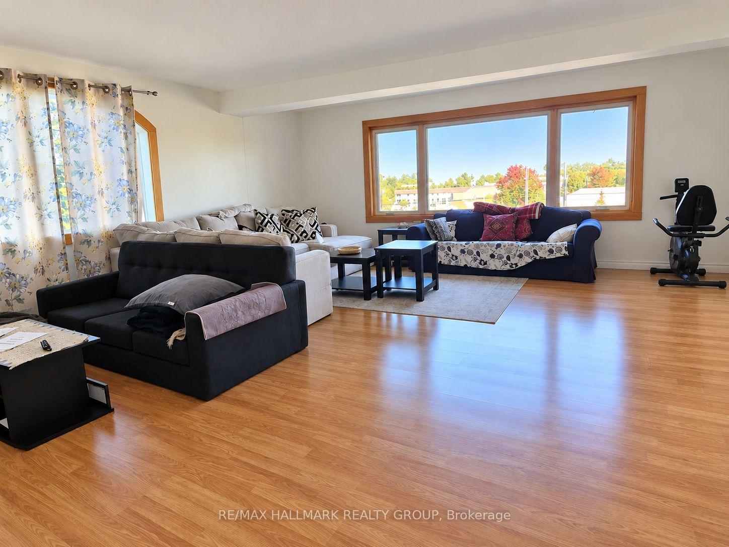 Photo 4 of 3674 St. Joseph Boulevard, Ottawa, Fallingbrook/Ridgemount — HOMEH