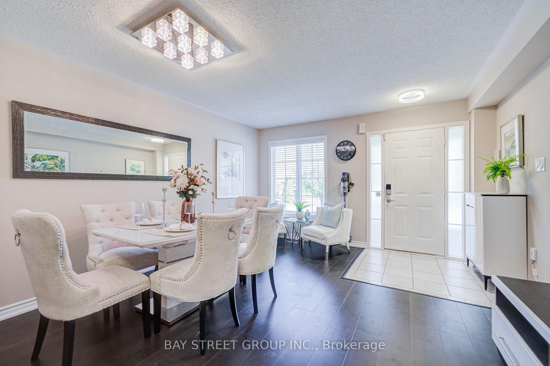 Photo 7 of 25 Waterton Crescent, Richmond Hill, Langstaff — HOMEH