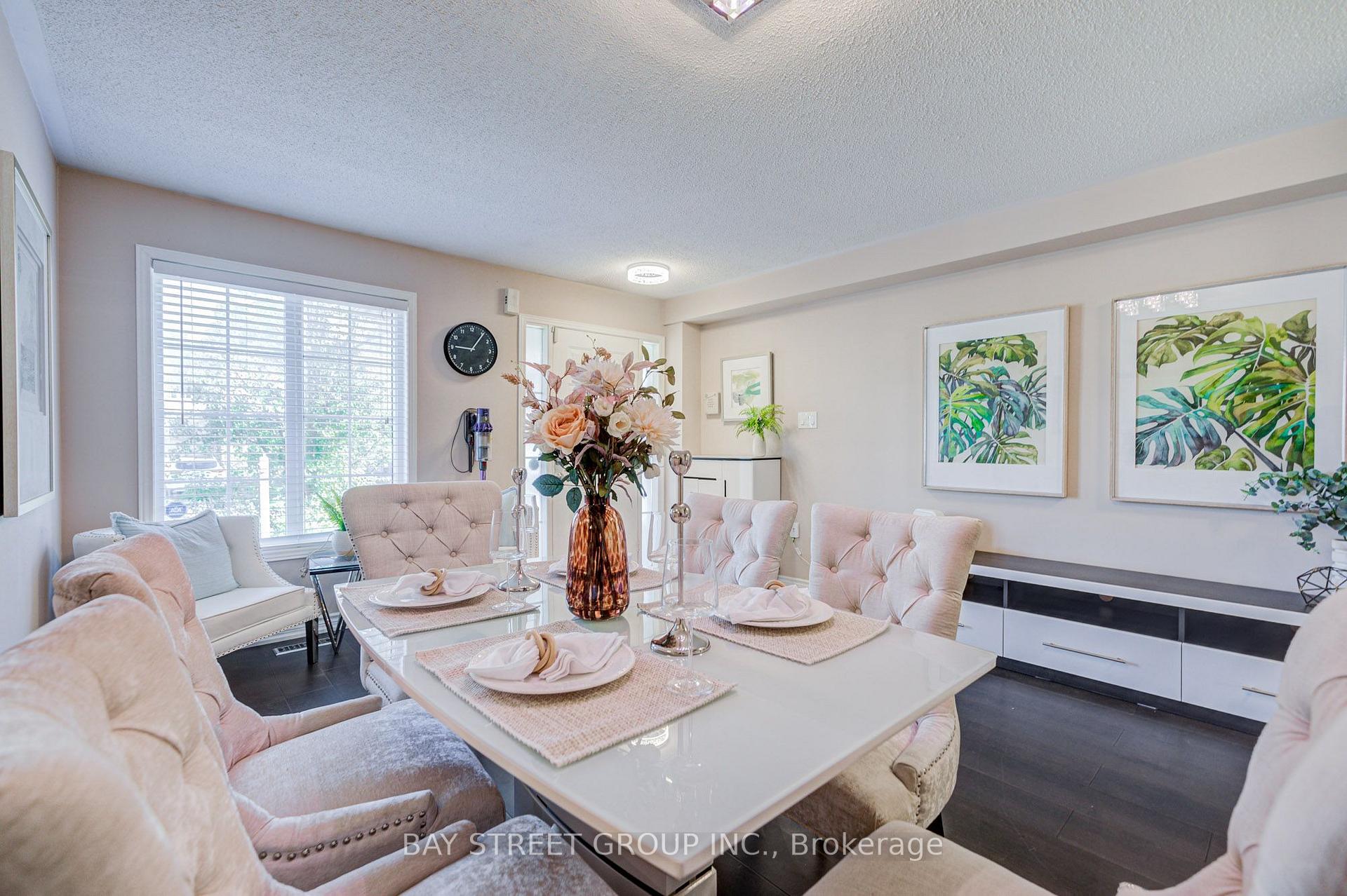 Photo 8 of 25 Waterton Crescent, Richmond Hill, Langstaff — HOMEH