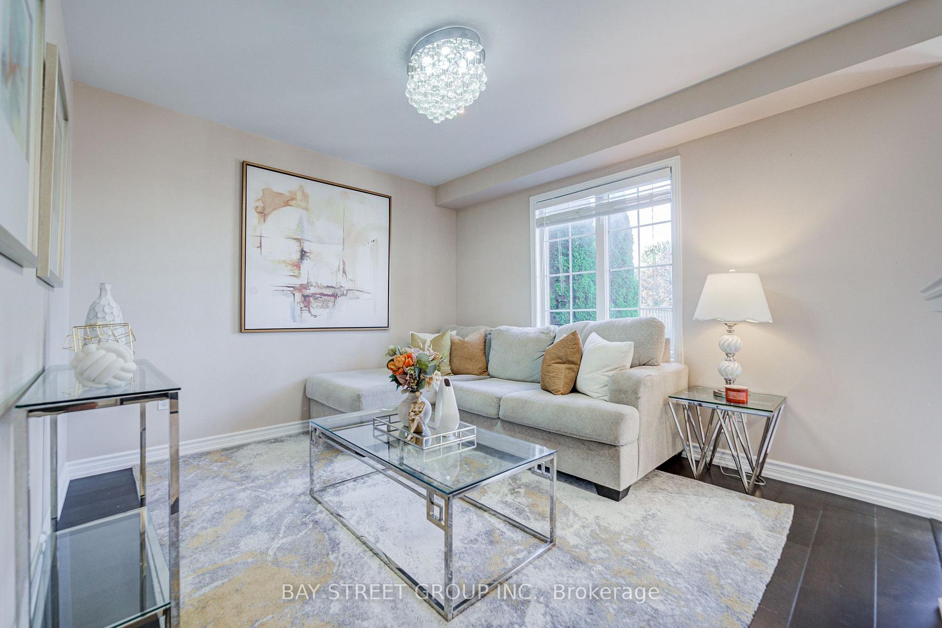 Photo 10 of 25 Waterton Crescent, Richmond Hill, Langstaff — HOMEH