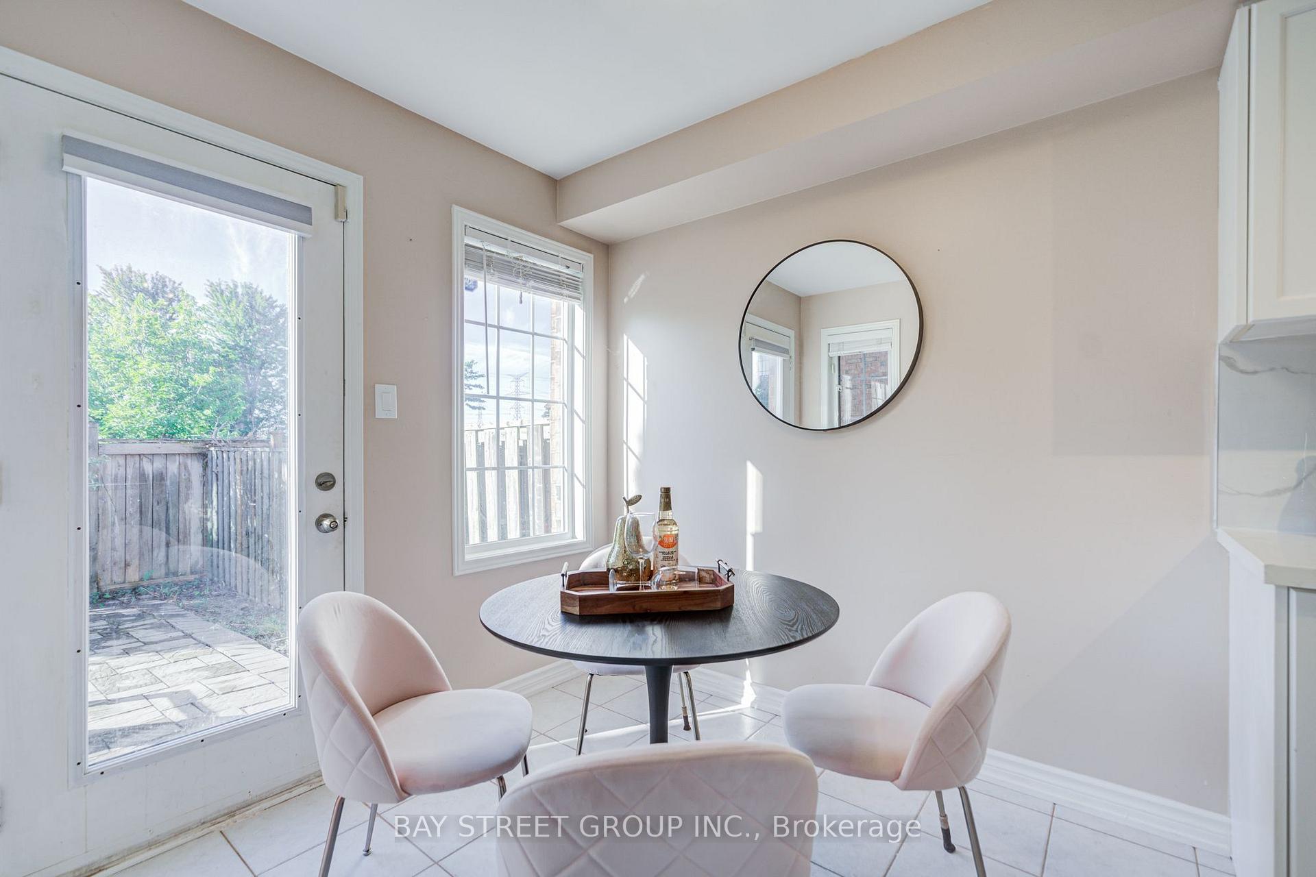Photo 14 of 25 Waterton Crescent, Richmond Hill, Langstaff — HOMEH