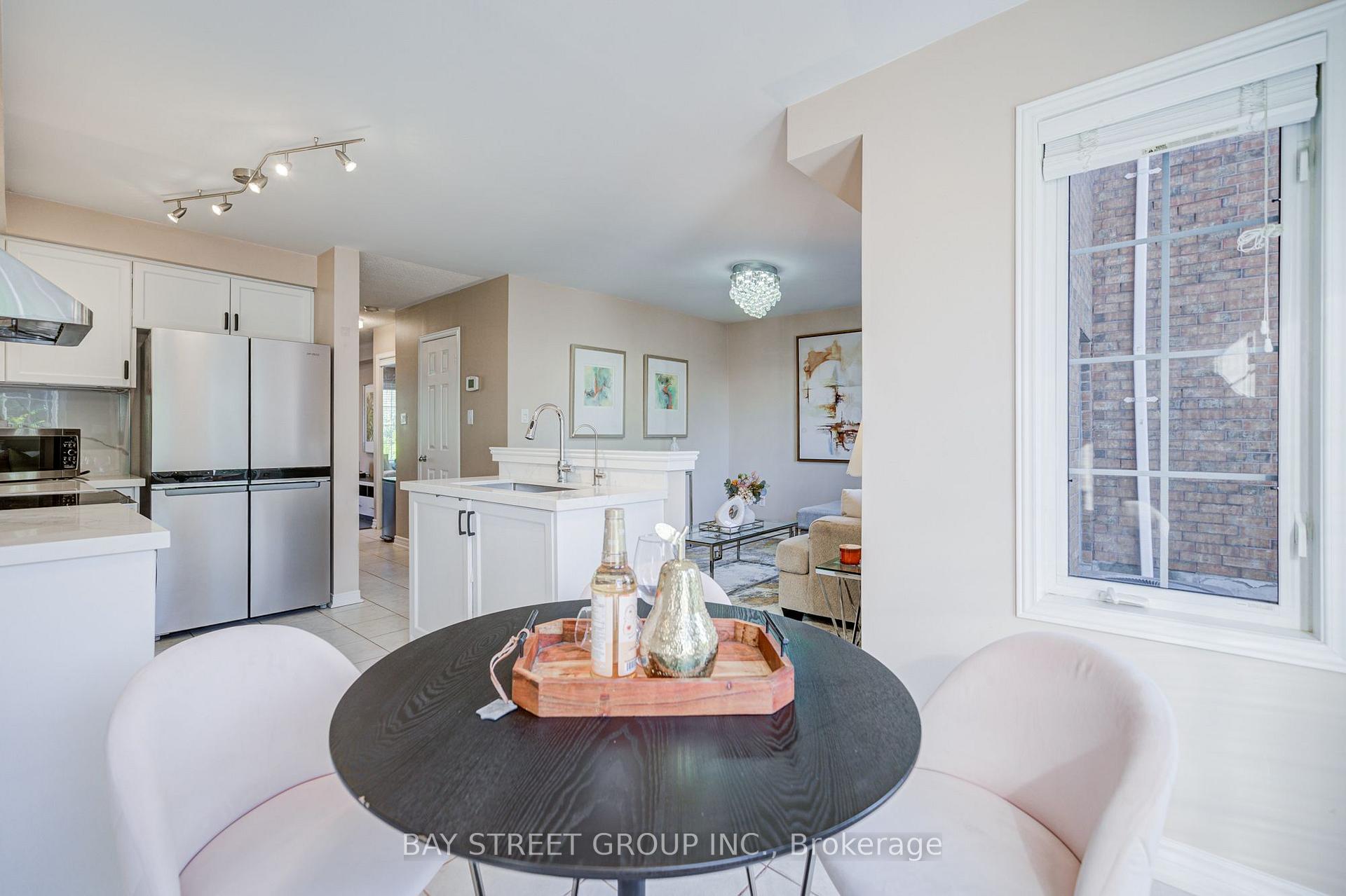 Photo 15 of 25 Waterton Crescent, Richmond Hill, Langstaff — HOMEH