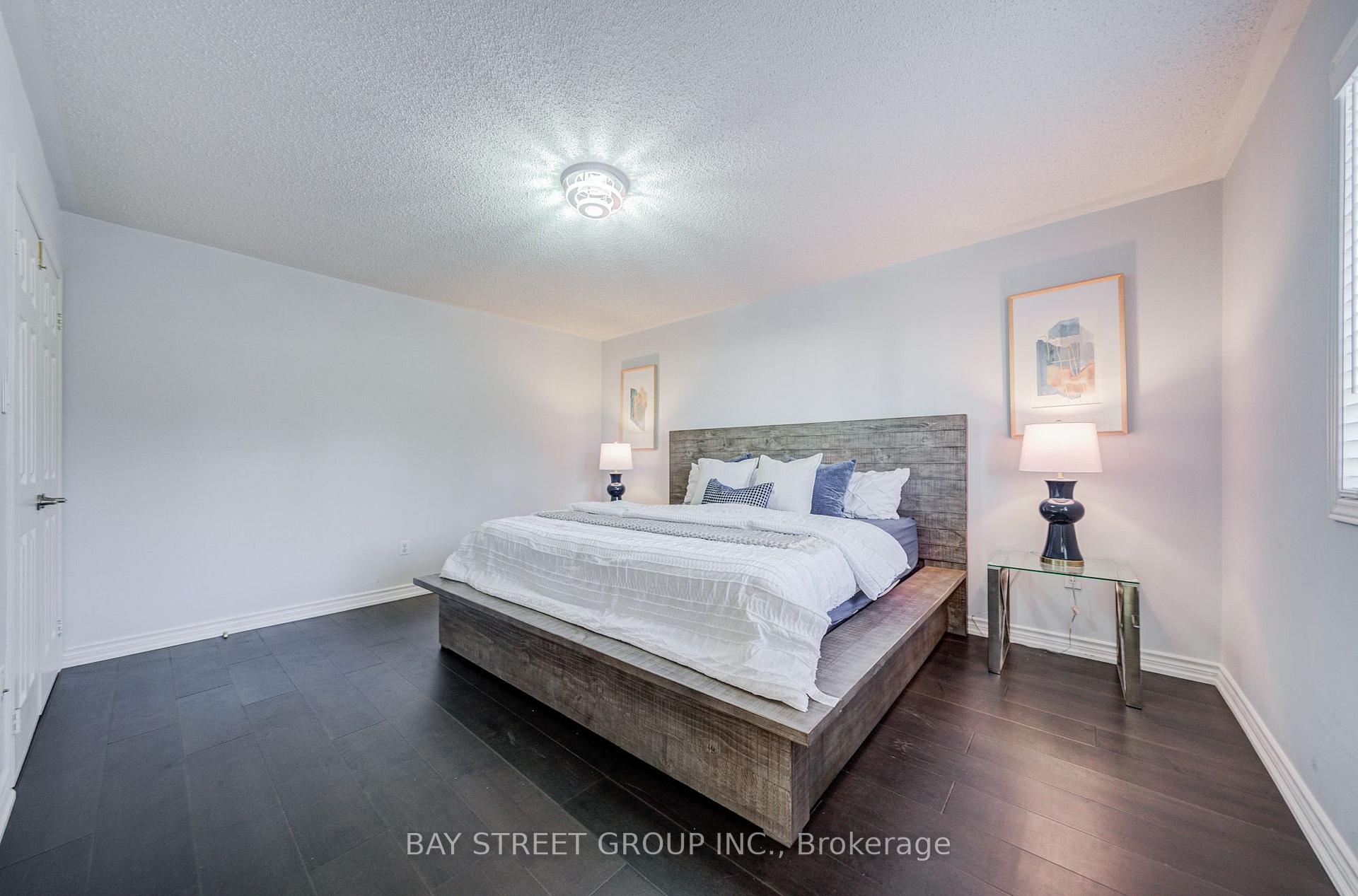 Photo 17 of 25 Waterton Crescent, Richmond Hill, Langstaff — HOMEH